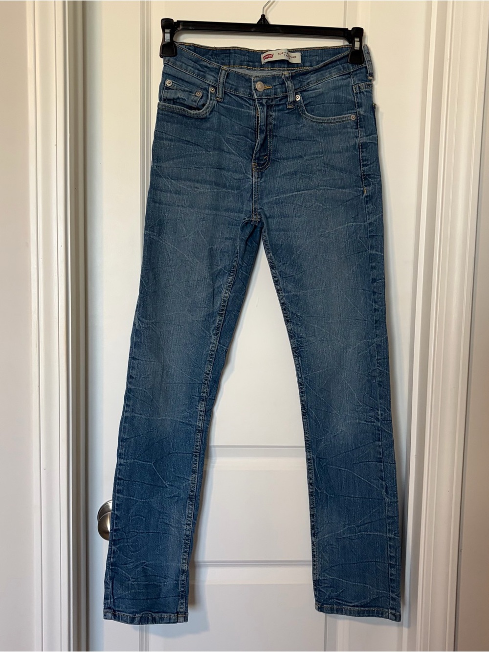 Levi’s 502 Classic Blue kids Straight-Leg Jeans
Size 16R. 28x28